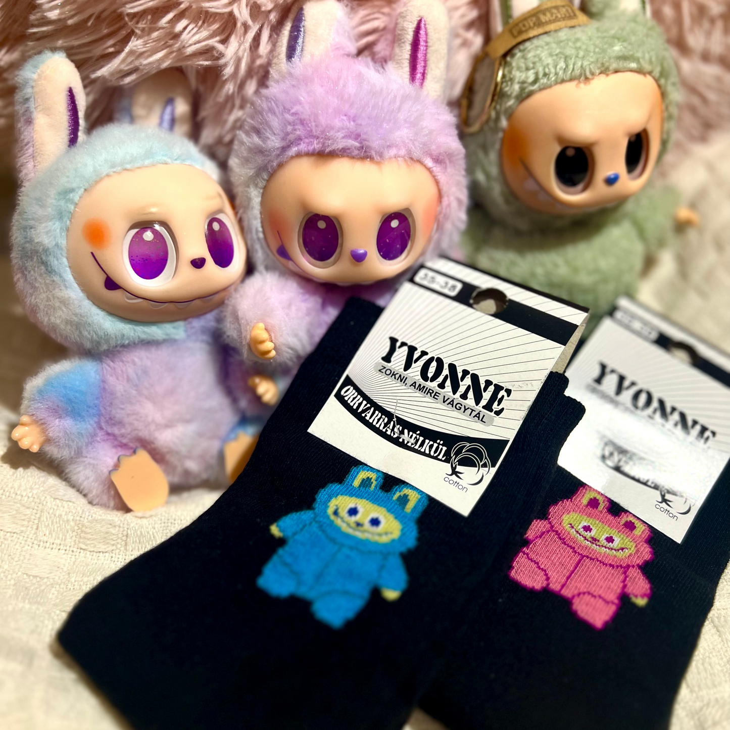 Labubu mintás bokazokni